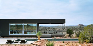 Hidden Valley Prefab Residence by Marmol Radziner