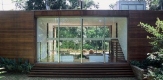 House in Iporanga by Arthur Casas