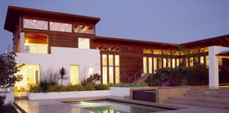 The Hilltop House by Safdie Rabines