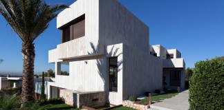 Monasterios House by Antonio Altarriba Comes