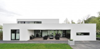 Bemmel Residence by Maxim Winkelaar and Bob Ronday