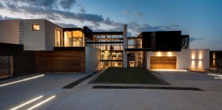 House Boz by Nico van der Meulen Architects