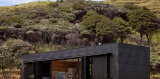 Storm Cottage by Fearon Hay Architects