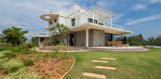 Clover Villa by Mistry Architects