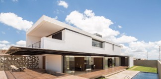 MCO House by Esquadra|Yi