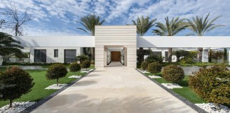 A house on an estate in the Shfela area by Dan and Hila Israelevitz Architects