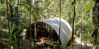 ARCA home in the middle of the Brazilian Atlantic Forest by Atelier Marko Brajovic