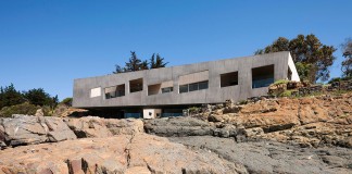 Bahia Azul House by Felipe Assadi & Francisca Pulido