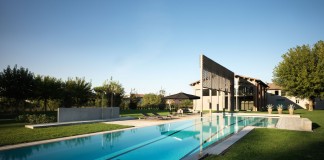 Farmhouse converted into contemporary residence by Bartoletti Cicognani