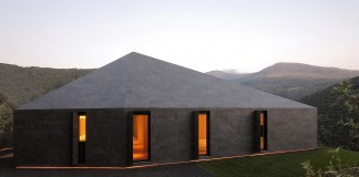 Montebar Villa by JMA