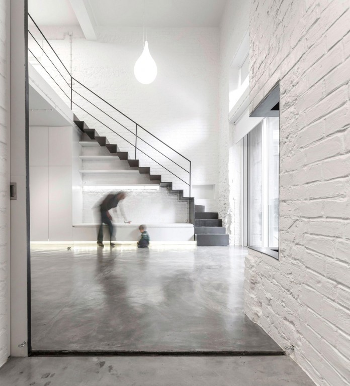 Minimalist-Black-and-White-Anjos-Loft-by-João-Tiago-Aguiar-02