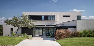 Contemporary luxury Lakeway Residence by Clark Richardson Architects