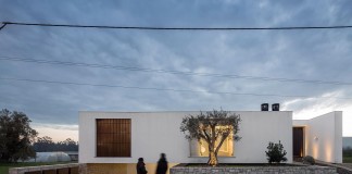Casa dos Claros family home with two stories by Contaminar Arquitectos