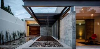 One Story Contemporary TCH House by Arkylab