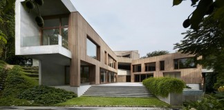 Astrid Hill House, a reinterpretation of a traditional Chinese courtyard house in Singapore by Tsao & McKown