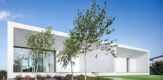 White Touguinhó II Villa in in Vila do Conde by Raulino Silva Arquitecto