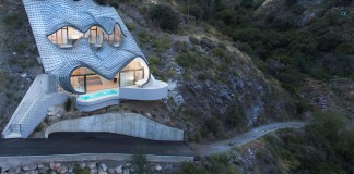 The House on the Cliff by GilBartolome Architects