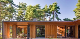 One story wooden Villa Ljung by Johan Sundberg