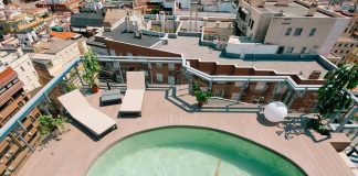 i! arquitectura design A Chalet in Madrid, a top of the tower apartment with garden and swimming pool