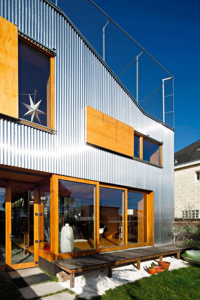 metal-wood-house-extension-nantes-designed-mabire-reich-architects-05