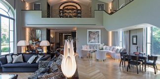 Art deco style addition to a private residence where the choice of materials, colours and textures aims to give a sense of luxury