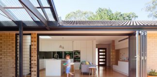Escu House in Sydney’s Belrose presents an open, inviting and contemporary architecture that is intelligent yet simple, and confident yet subtle