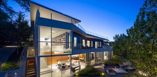 Located in the northern suburbs of Chicago, this modern house sits opposite a unique object: the Baha’i Temple