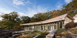 McCann Residence situated in dense forests and rocky outcroppings characterize this landscape in the Ramapo Mountains