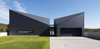 House in Krostoszowice: a drop of modernism in an old surrounding