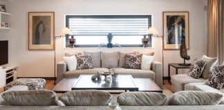 Home in Le Mont-sur-Lausanne establishing the connection between modern and rustic