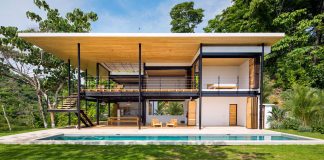 See through house with two breath-taking views: towards the ocean and into the jungle
