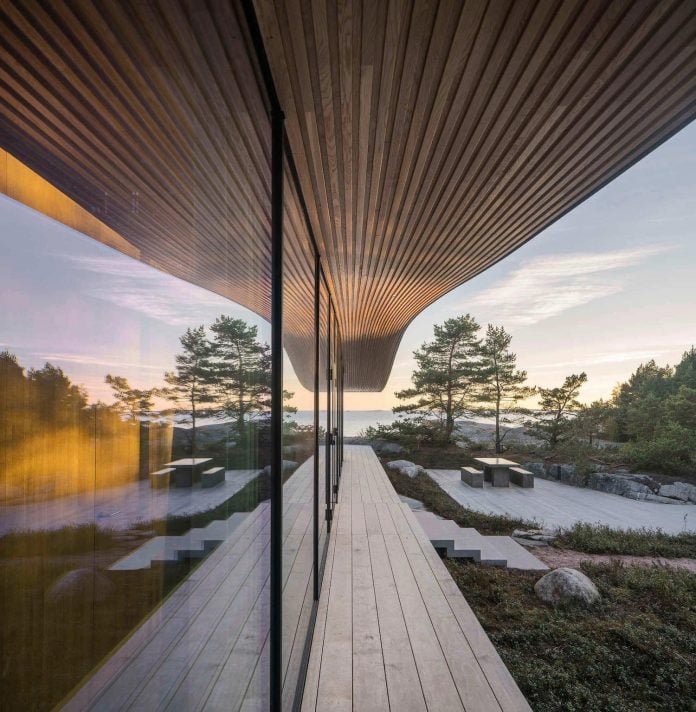 glass pavilion by Anttinen Oiva Architects