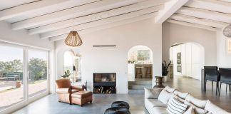 Dynamic, spacious and increased internal brightness interior space with a panorama on the sea