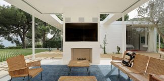 One story midcentury residence located in Hollywood Hills by Struere