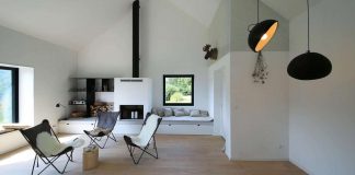 Tomislav Soldo designed the Black Lodge made of aerated concrete blocks
