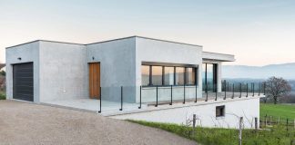 House located in a low-density residential zone at the franco-swiss border