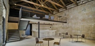 The repair of some humidity and filtrations, turned out to be the full rehabilitation of this historical building