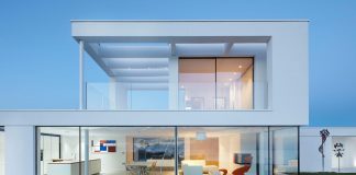 stephenson STUDIO designed the Cefn Castell residence to maximize the panoramic views of the Cardigan Bay