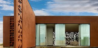 The design of a house in Brasilia which allows natural light to enter through its perforated brick walls