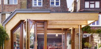 Extension of a family house that breaks down the boundary between inside and out