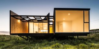 Single story house set on top of the hill is designed for two families to ensure large views towards the ravine of Chovellén River