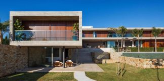Volumes combined in an “L” site plan that are interconnected create this modern EL residence