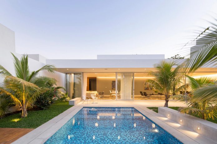 Ancha House by Augusto Quijano Arquitectos