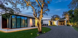 Ponce Davis Residence by Choeff Levy Fischman: mid-century modern masterpiece featuring tropical modern elements and indoor-outdoor living