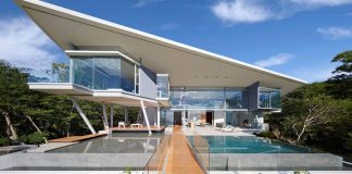 Modern house situated on a slightly downward sloping ridge of a peninsular shaped lot with forest on both sides