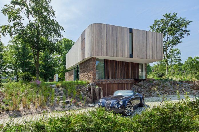 Cloud 9 contemporary Villa is covered in timber and stone and the glass walls allow to create a bright interior design