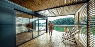 A floating, multifunctional and mobile house responding to site changes in Romania