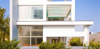Spatial segmentation for a villa at the owner's requirement of having private and semi-private spaces