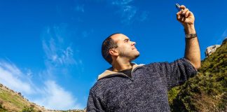 5-tips-boost-cell-phone-reception-home