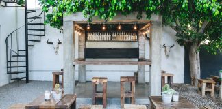 Concept that provide a youthful, social and do-it-yourself no frills accommodation for independent travelers